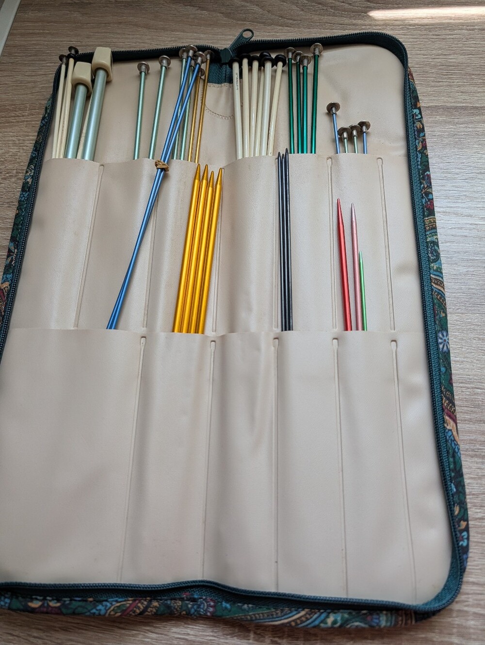 Vtg Set Aluminum Knitting Needles in Pastel Shades With Paisley Folding Case B